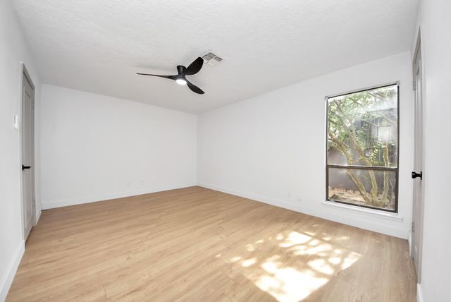 407 Hedgecroft Drive, El Lago, TX 77586