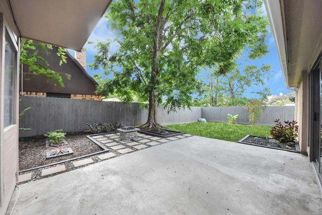 407 Hedgecroft Drive, El Lago, TX 77586