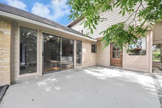 407 Hedgecroft Drive, El Lago, TX 77586