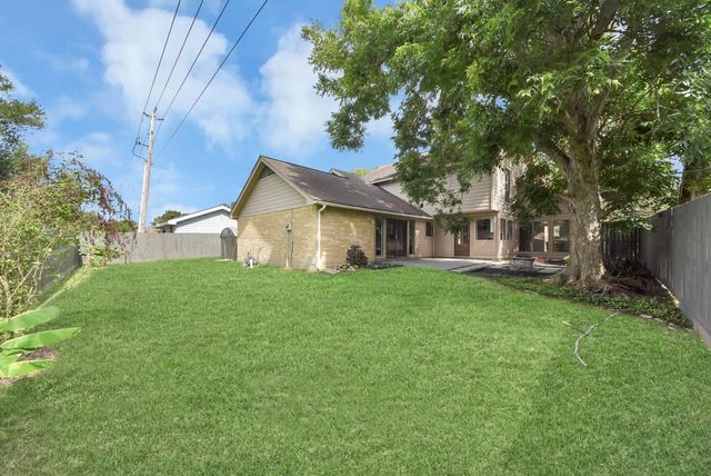 407 Hedgecroft Drive, El Lago, TX 77586