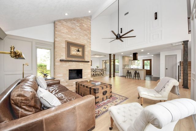 407 Hedgecroft Drive, El Lago, TX 77586