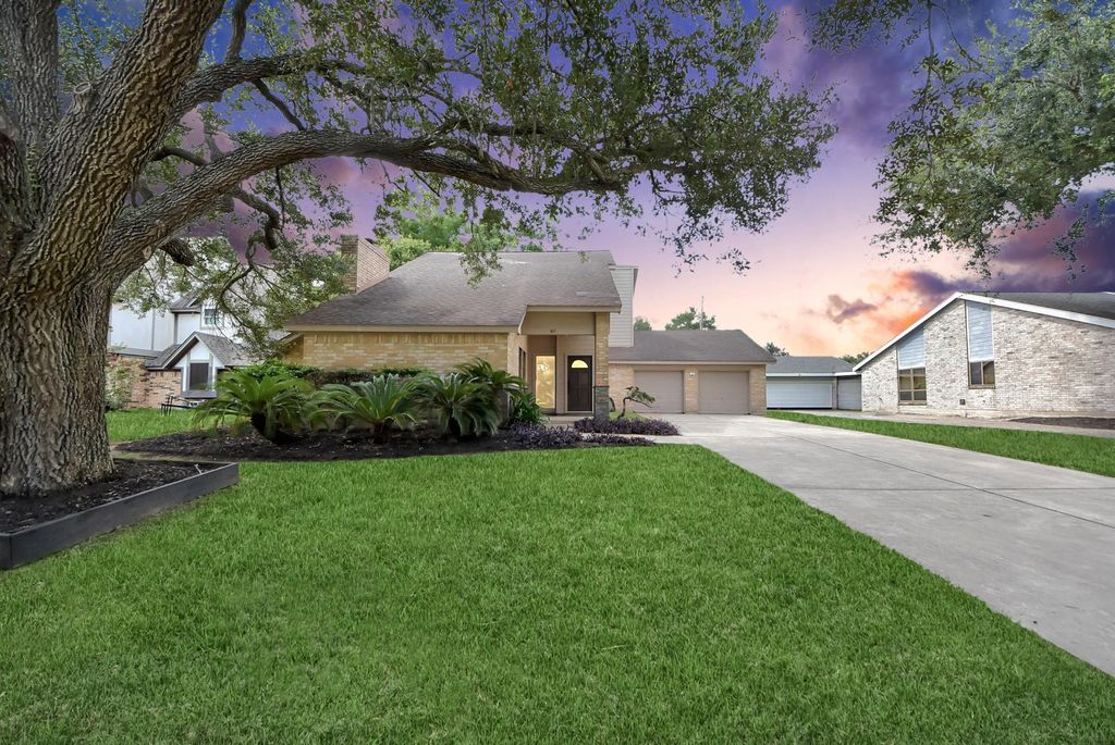 407 Hedgecroft Drive, El Lago, TX 77586