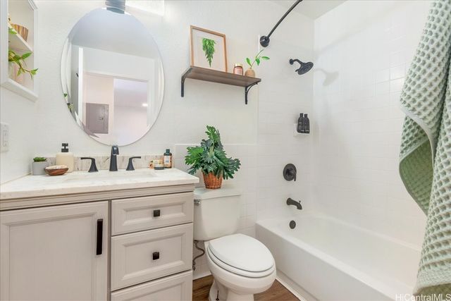 94-515 Lumiaina Street L202, Waipahu, HI 96797