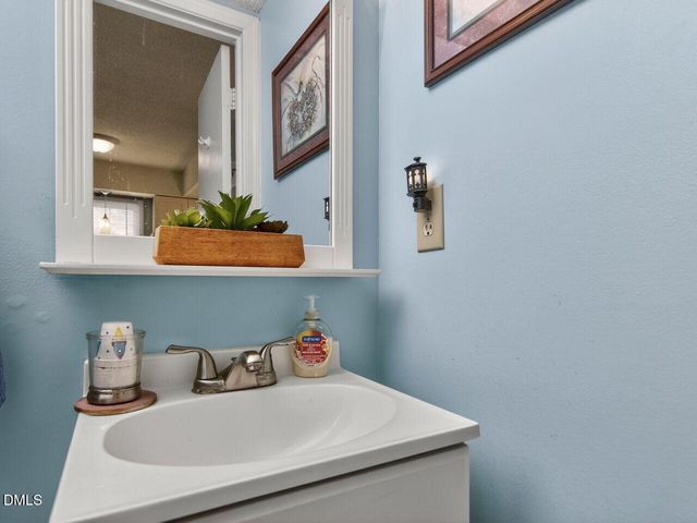 1042 Nottingham Court, Cary, NC 27511