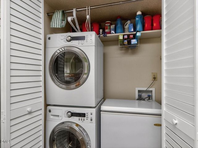 1042 Nottingham Court, Cary, NC 27511