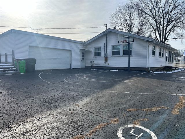 727 Circle Hill Road SE, North Canton, OH 44720