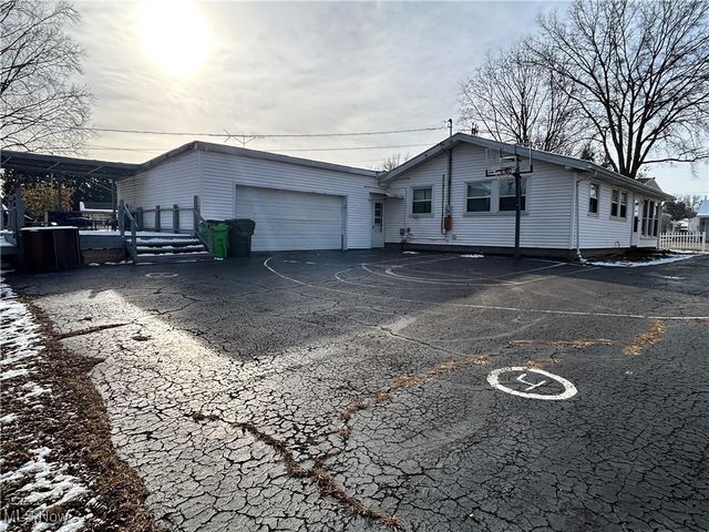 727 Circle Hill Road SE, North Canton, OH 44720