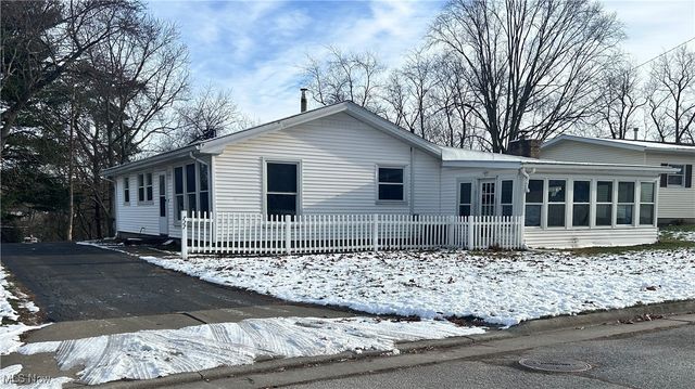 727 Circle Hill Road SE, North Canton, OH 44720