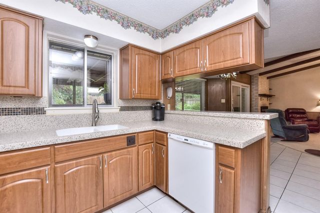2200 Kenbridge DR, Austin, TX 78757
