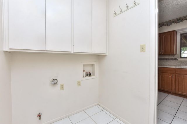 2200 Kenbridge DR, Austin, TX 78757