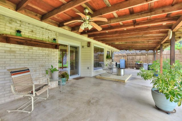 2200 Kenbridge DR, Austin, TX 78757
