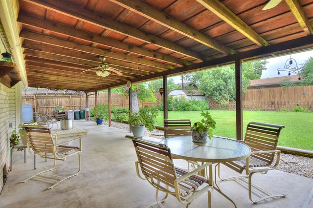 2200 Kenbridge DR, Austin, TX 78757