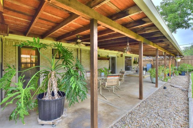 2200 Kenbridge DR, Austin, TX 78757
