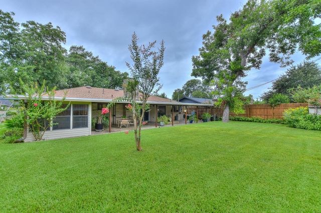 2200 Kenbridge DR, Austin, TX 78757