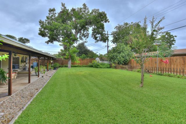 2200 Kenbridge DR, Austin, TX 78757