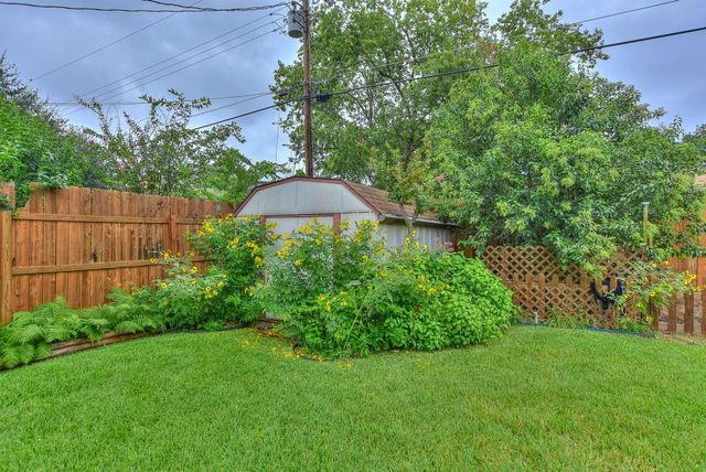 2200 Kenbridge DR, Austin, TX 78757