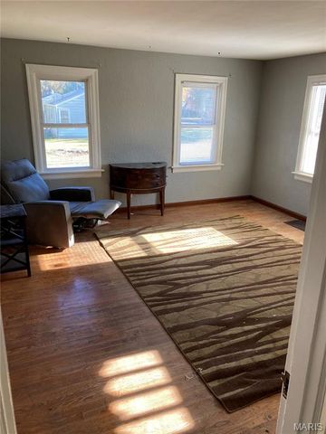 915 Lindsay, Florissant, MO 63031