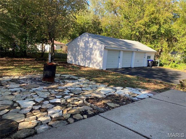 915 Lindsay, Florissant, MO 63031