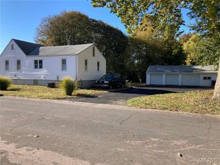 915 Lindsay, Florissant, MO 63031