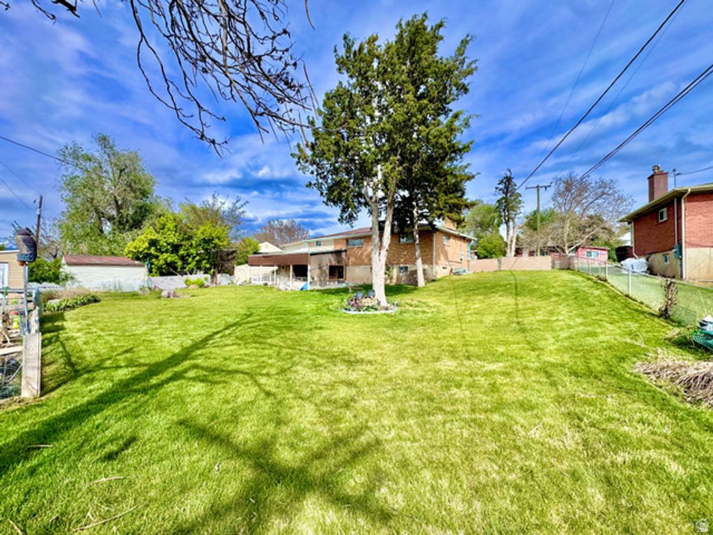 Image 13 of property listing at 3987 S 2275 W, Roy, UT 84067