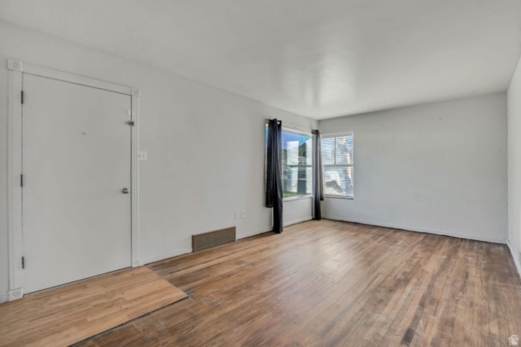Image 3 of property listing at 3987 S 2275 W, Roy, UT 84067