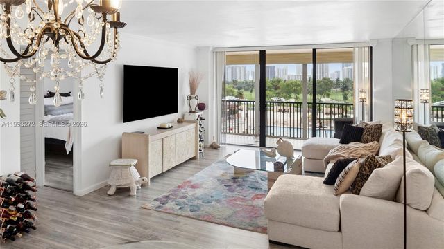 20301 W Country Club Dr 526, Aventura, FL 33180