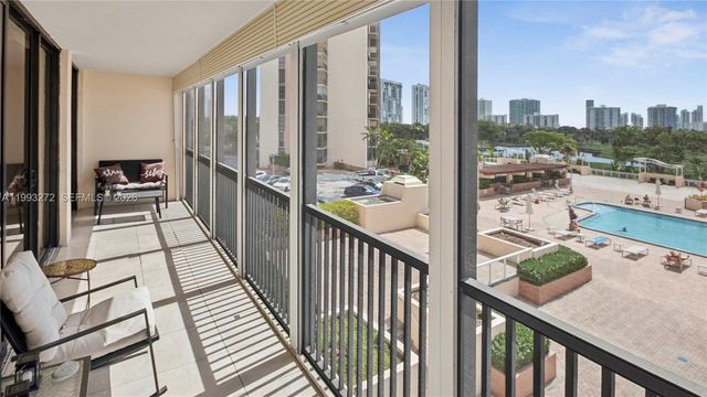 20301 W Country Club Dr 526, Aventura, FL 33180