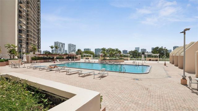 20301 W Country Club Dr 526, Aventura, FL 33180