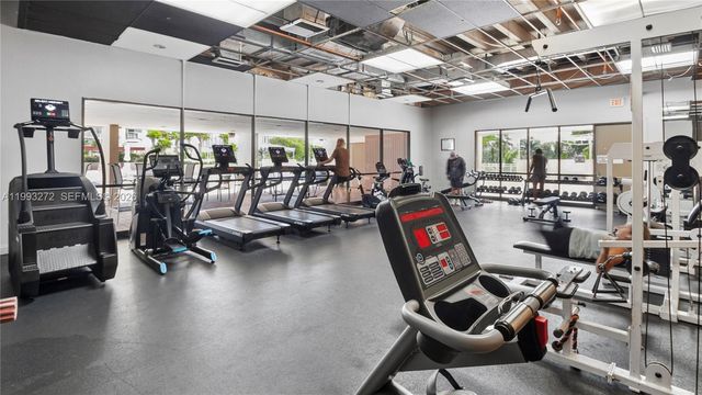 20301 W Country Club Dr 526, Aventura, FL 33180