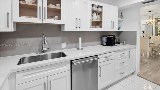 20301 W Country Club Dr 526, Aventura, FL 33180