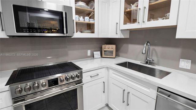 20301 W Country Club Dr 526, Aventura, FL 33180