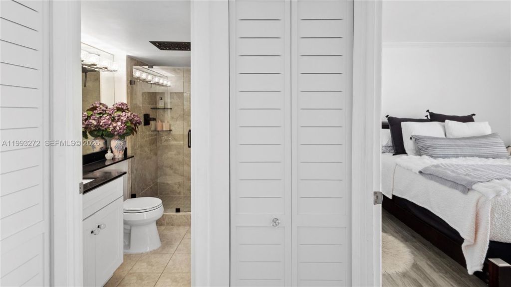 Image 12 of property listing at 20301 W Country Club Dr 526, Aventura, FL 33180