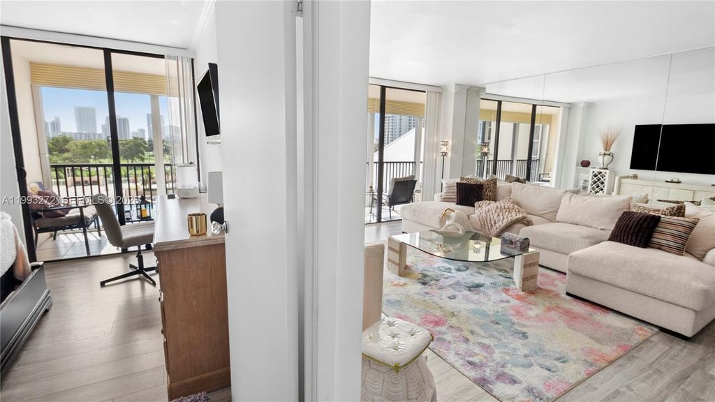 Image 14 of property listing at 20301 W Country Club Dr 526, Aventura, FL 33180