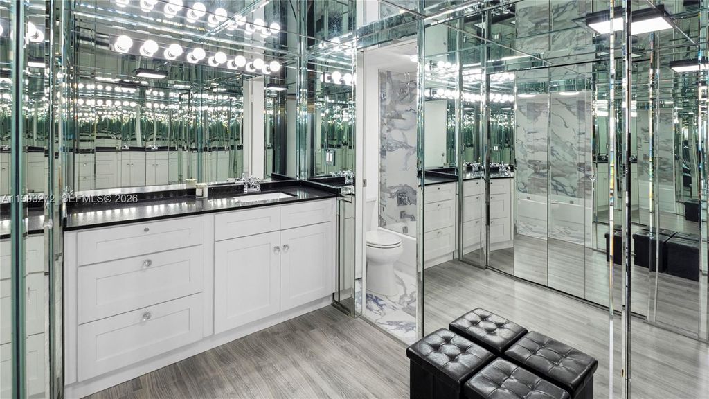 Image 17 of property listing at 20301 W Country Club Dr 526, Aventura, FL 33180