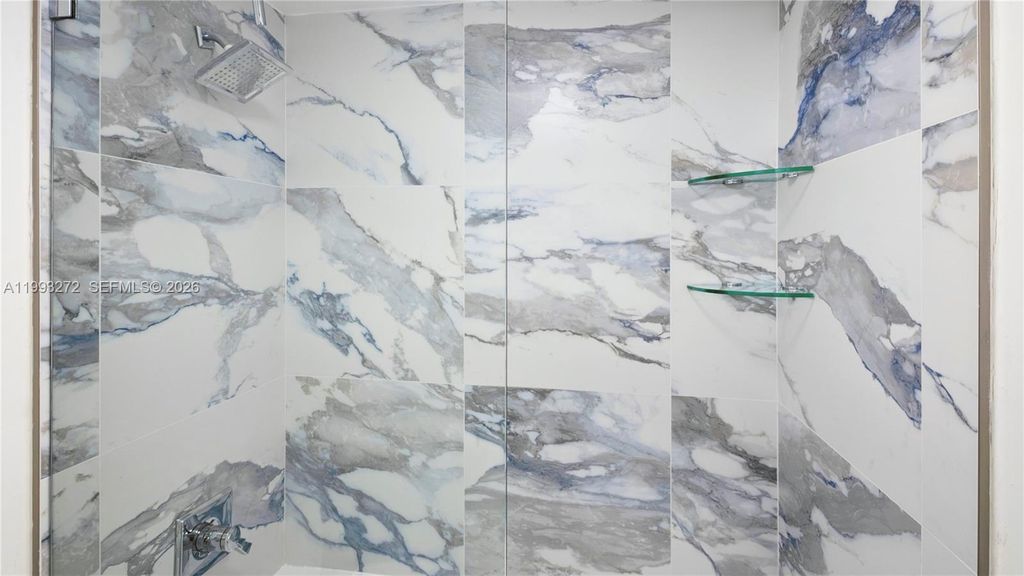 Image 18 of property listing at 20301 W Country Club Dr 526, Aventura, FL 33180