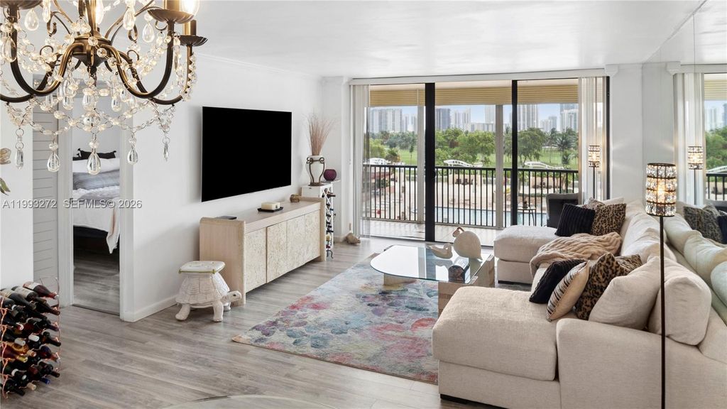 Image 22 of property listing at 20301 W Country Club Dr 526, Aventura, FL 33180