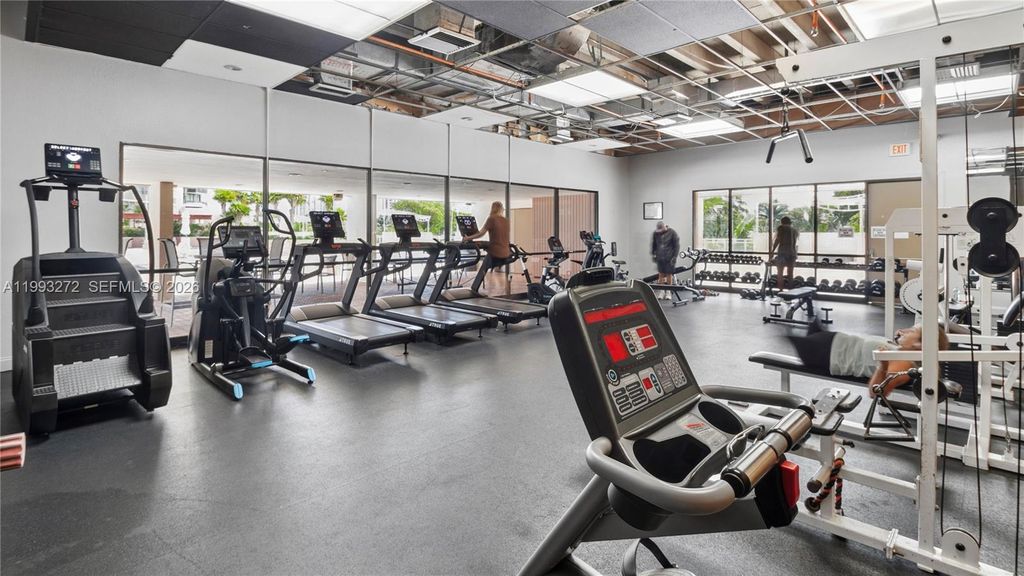 Image 30 of property listing at 20301 W Country Club Dr 526, Aventura, FL 33180