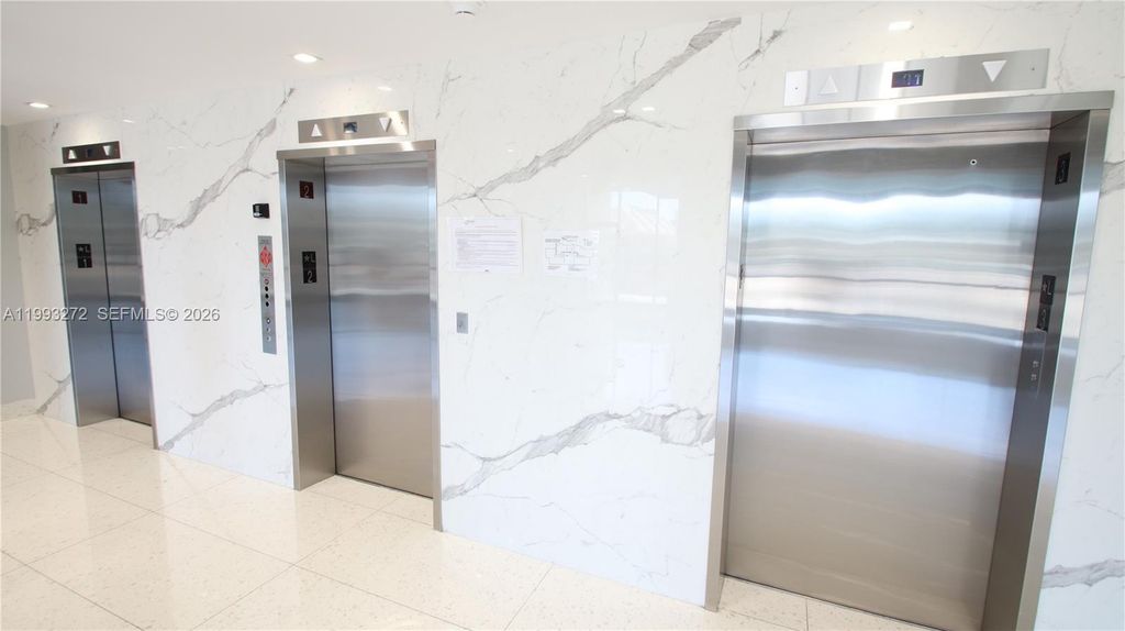 Image 32 of property listing at 20301 W Country Club Dr 526, Aventura, FL 33180