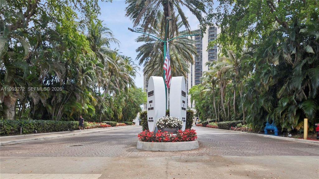 Image 35 of property listing at 20301 W Country Club Dr 526, Aventura, FL 33180