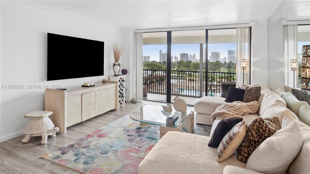 Image 4 of property listing at 20301 W Country Club Dr 526, Aventura, FL 33180