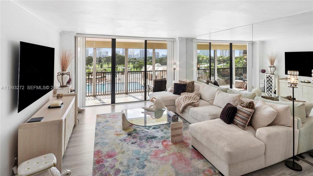 Image 5 of property listing at 20301 W Country Club Dr 526, Aventura, FL 33180