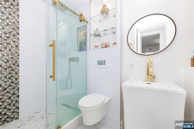 7002 JFK Blvd E Boulevard 35A, Guttenberg, NJ 07093