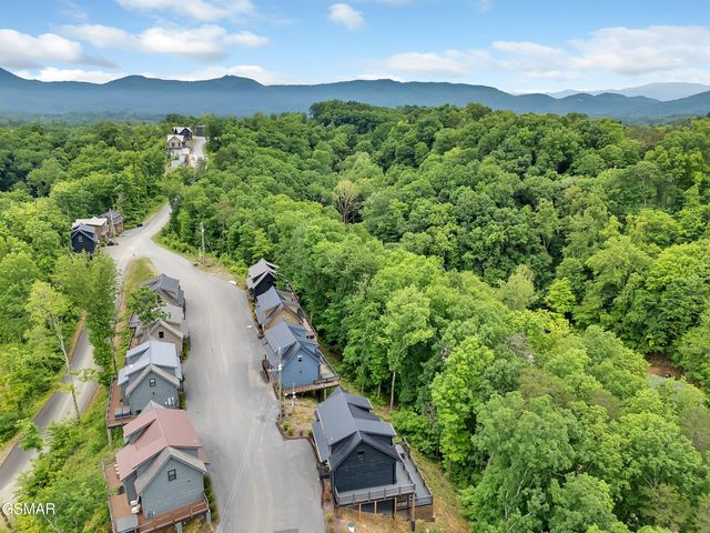 1366 Lake Haven Way, Sevierville, TN 37876