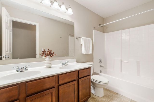 1363 Pinnacle Club Drive, Grove City, OH 43123