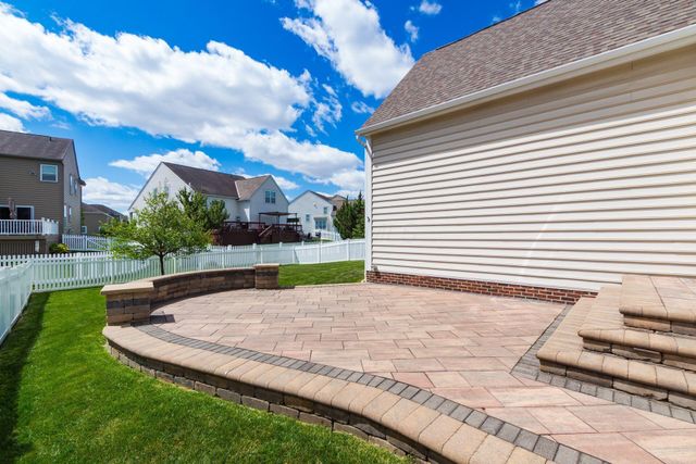 1363 Pinnacle Club Drive, Grove City, OH 43123