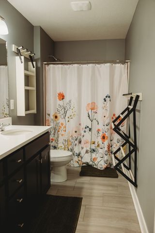 529 S Bluestone Way, West Des Moines, IA 50266