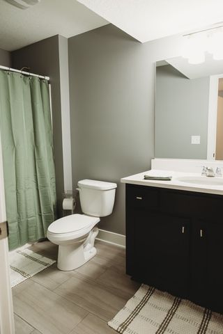 529 S Bluestone Way, West Des Moines, IA 50266