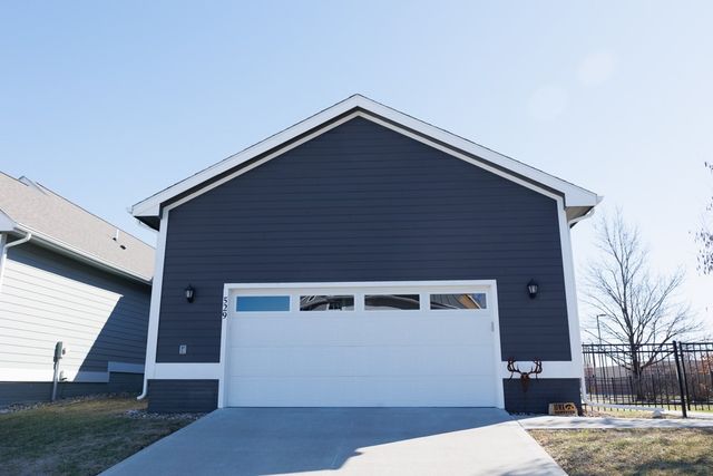 529 S Bluestone Way, West Des Moines, IA 50266