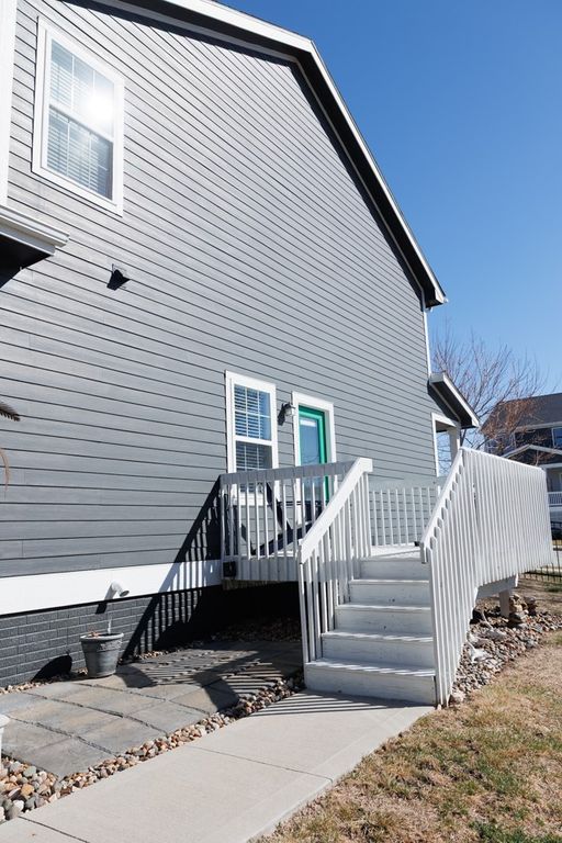 529 S Bluestone Way, West Des Moines, IA 50266