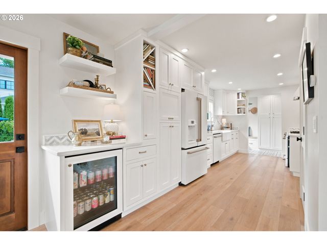 214 NORTHSHORE Rd, Lake Oswego, OR 97034